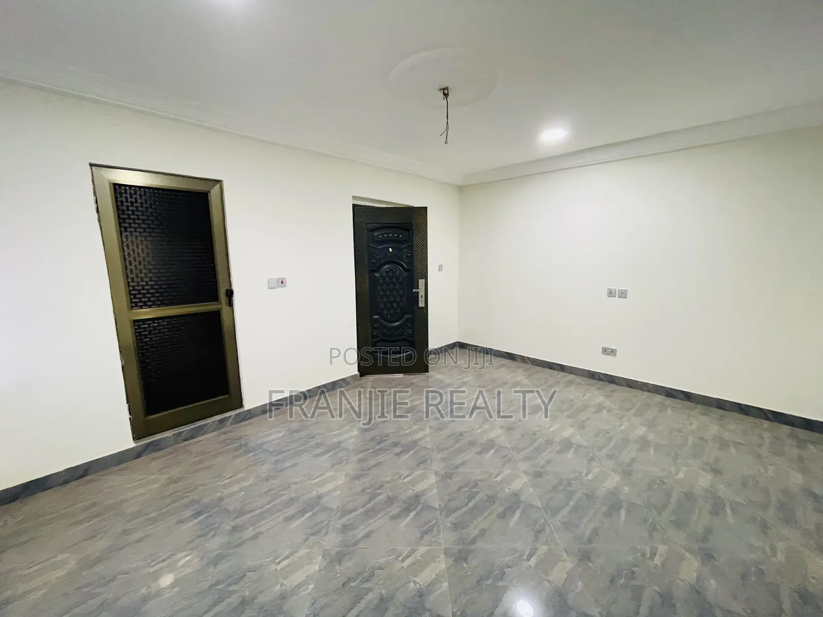 3bdrm Apartment in West Hills Mall Area for rent