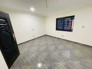 3bdrm Apartment in West Hills Mall Area for rent