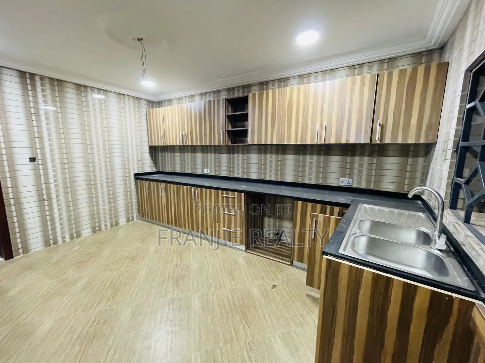 3bdrm Apartment in West Hills Mall Area for rent