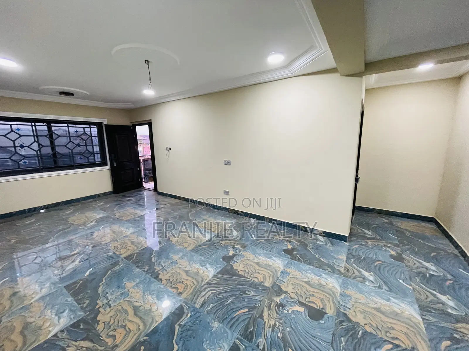 3bdrm Apartment in West Hills Mall Area for rent