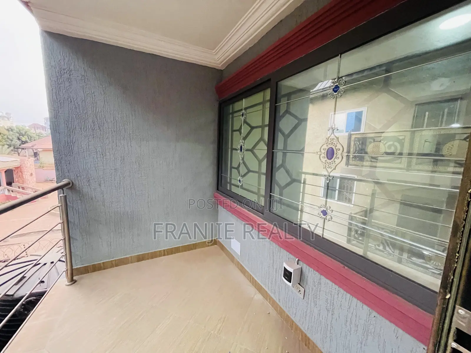 3bdrm Apartment in West Hills Mall Area for rent