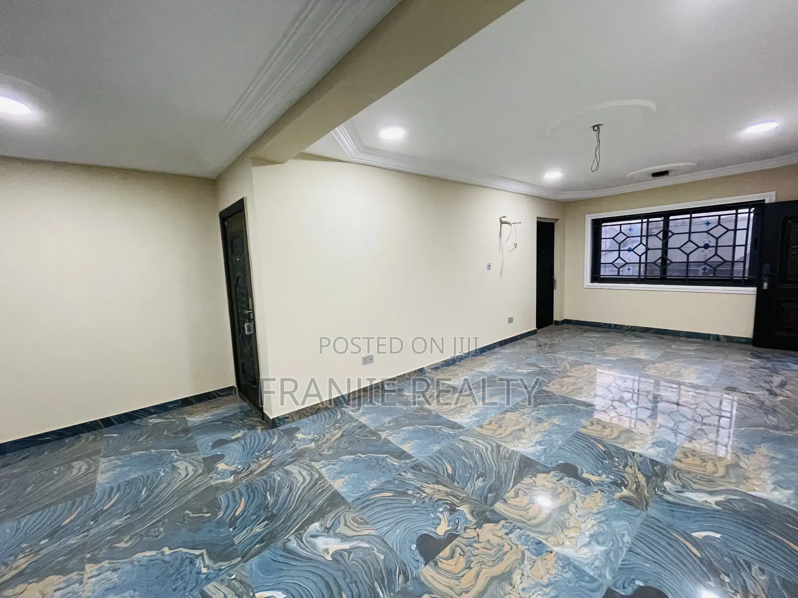 3bdrm Apartment in West Hills Mall Area for rent