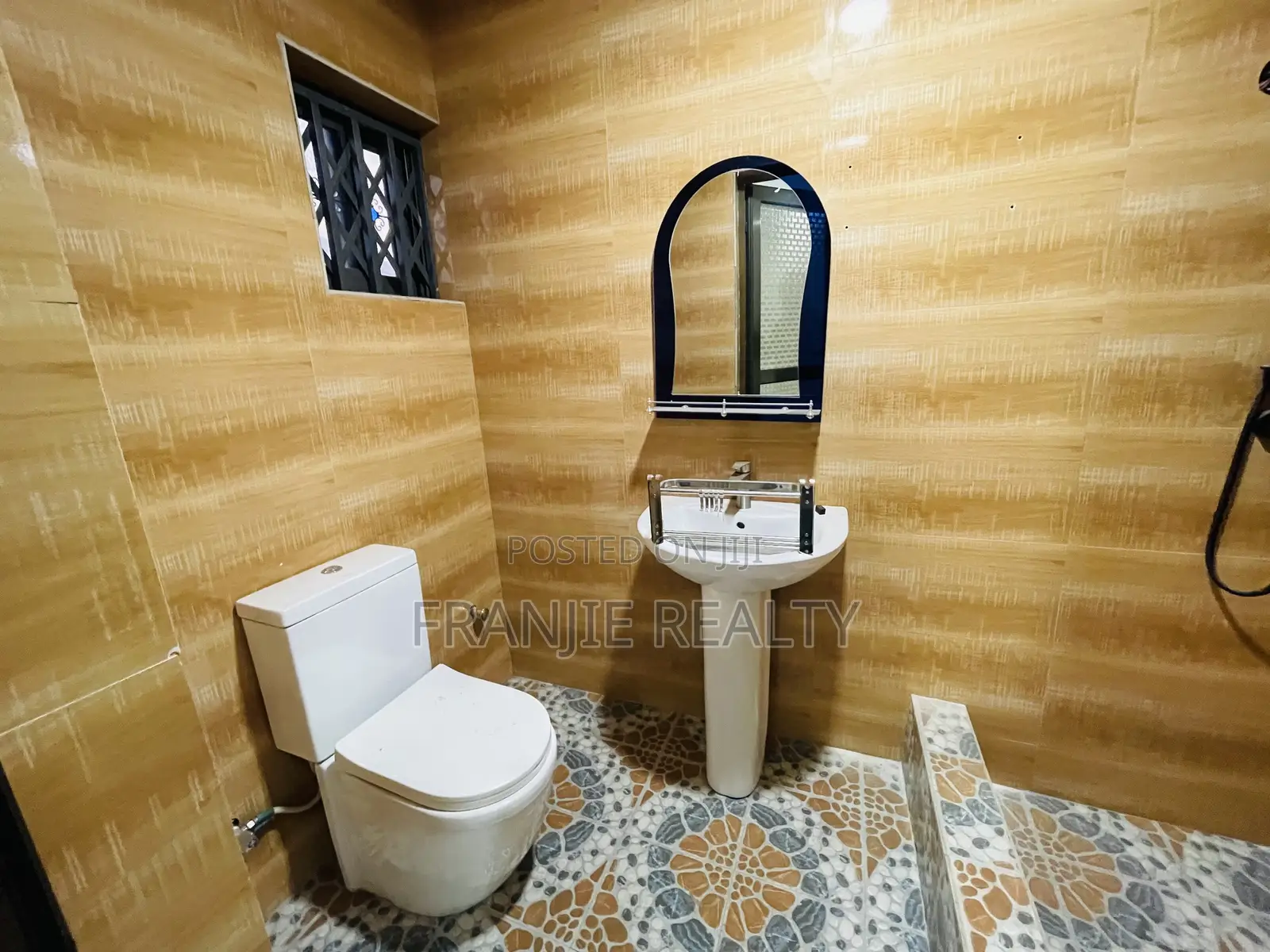 3bdrm Apartment in West Hills Mall Area for rent
