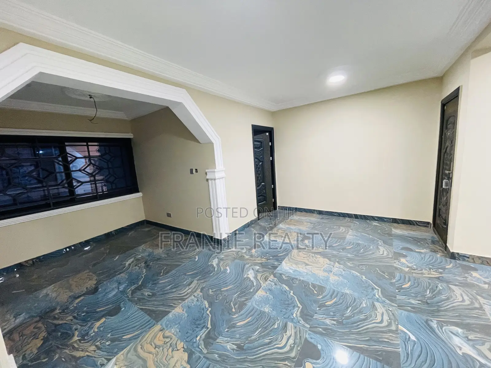 3bdrm Apartment in West Hills Mall Area for rent