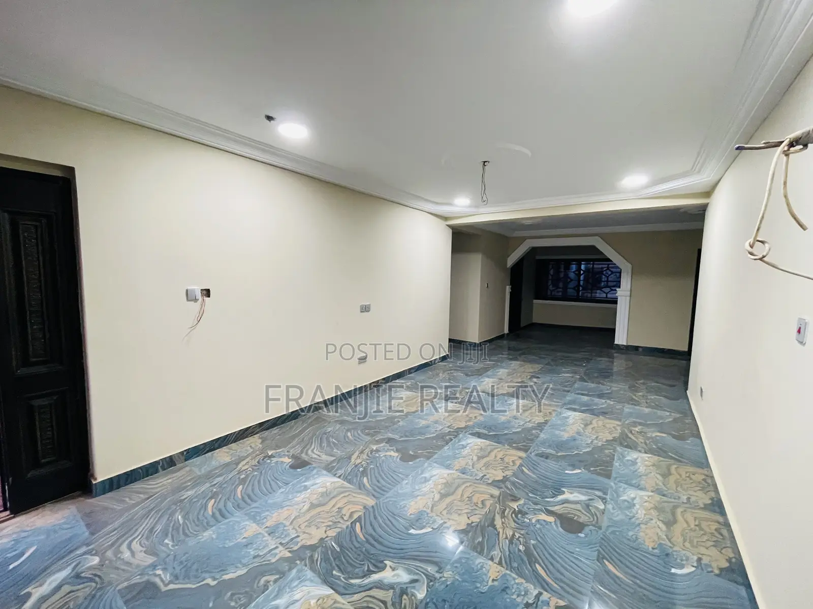 3bdrm Apartment in West Hills Mall Area for rent