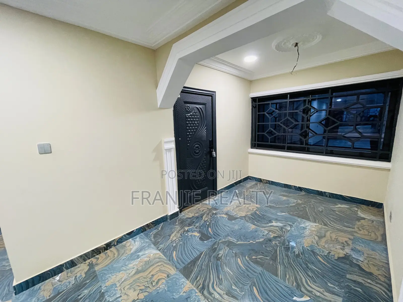 3bdrm Apartment in West Hills Mall Area for rent