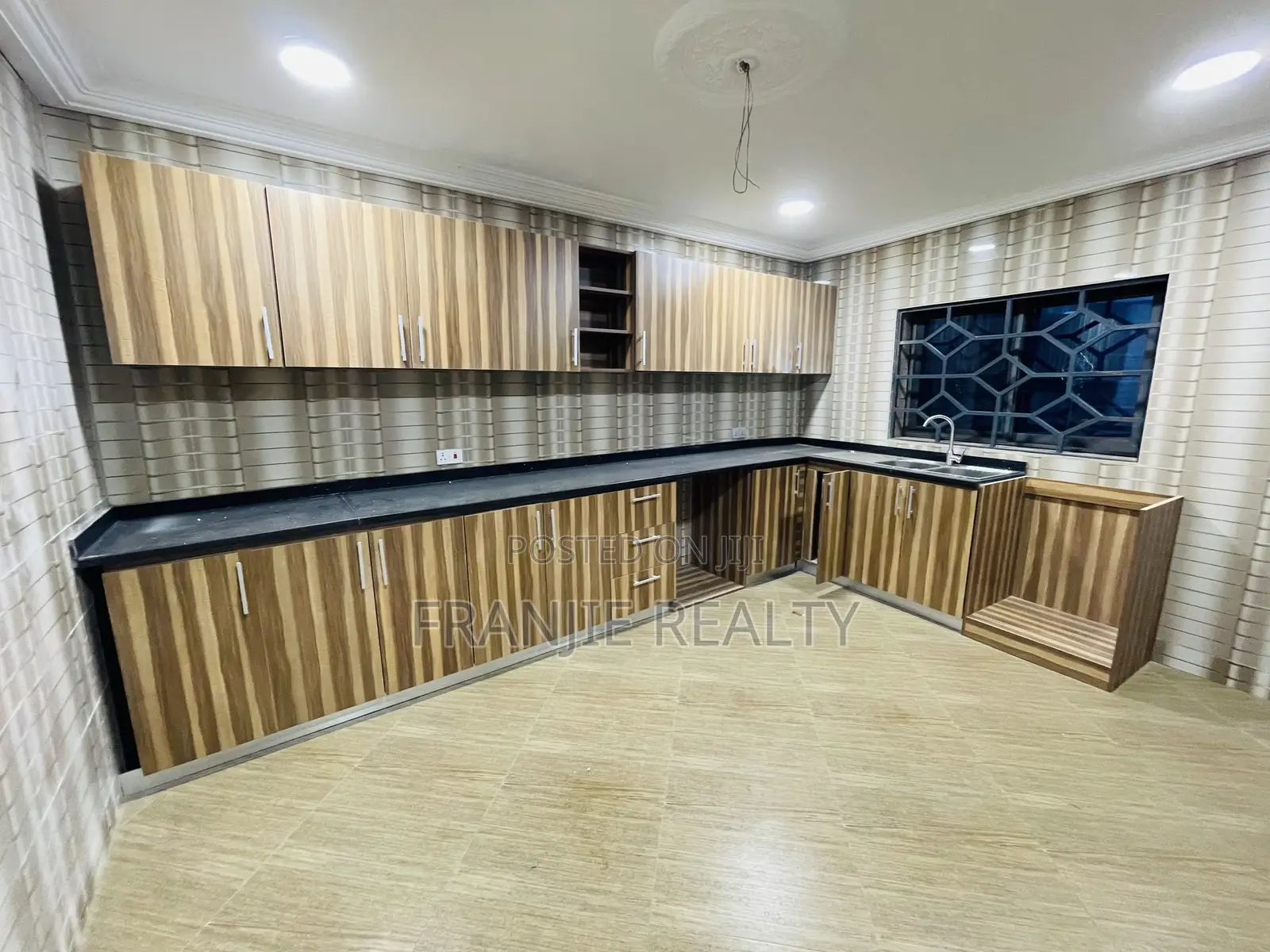3bdrm Apartment in West Hills Mall Area for rent