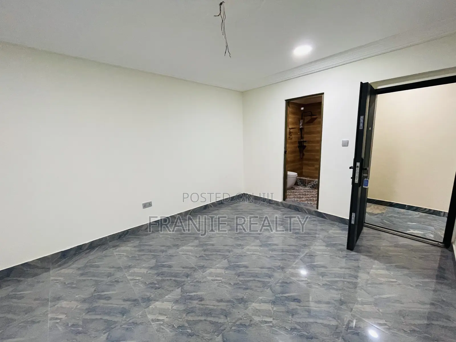 3bdrm Apartment in West Hills Mall Area for rent