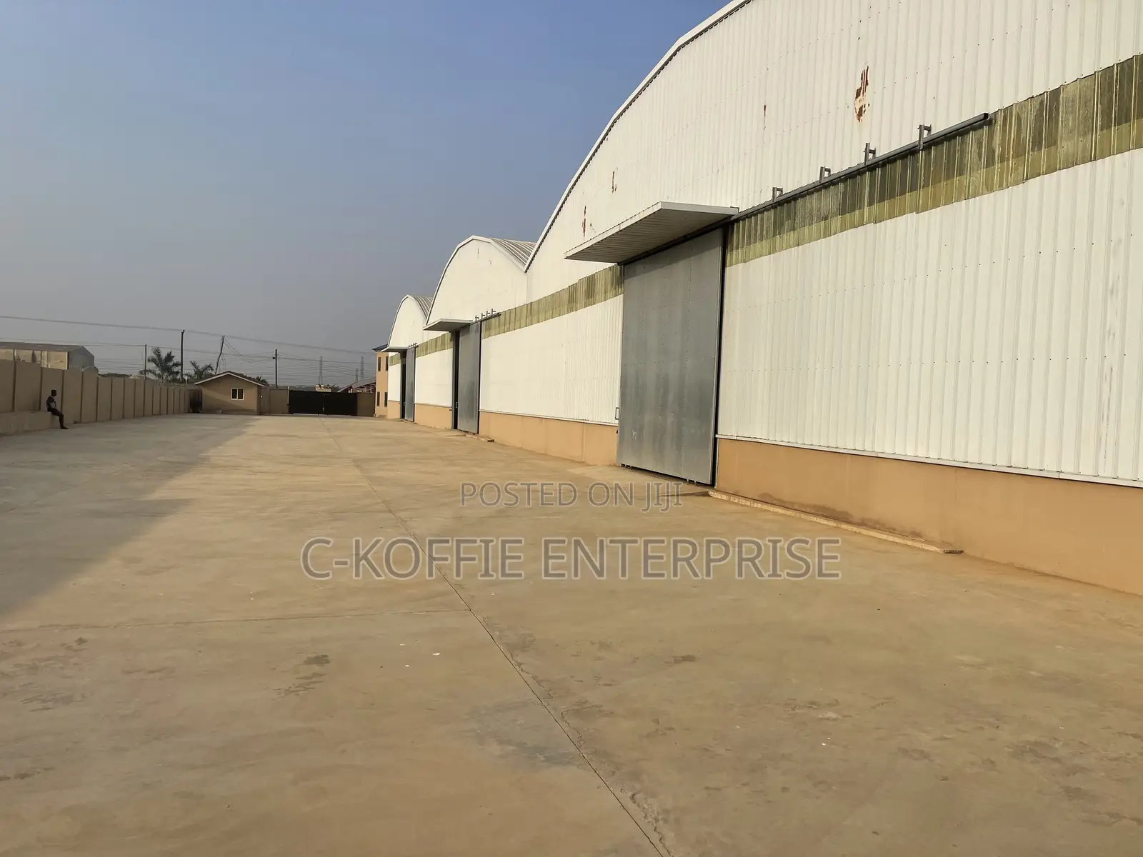 2490 SQM + Offices and Apartments at Spintex for Rent