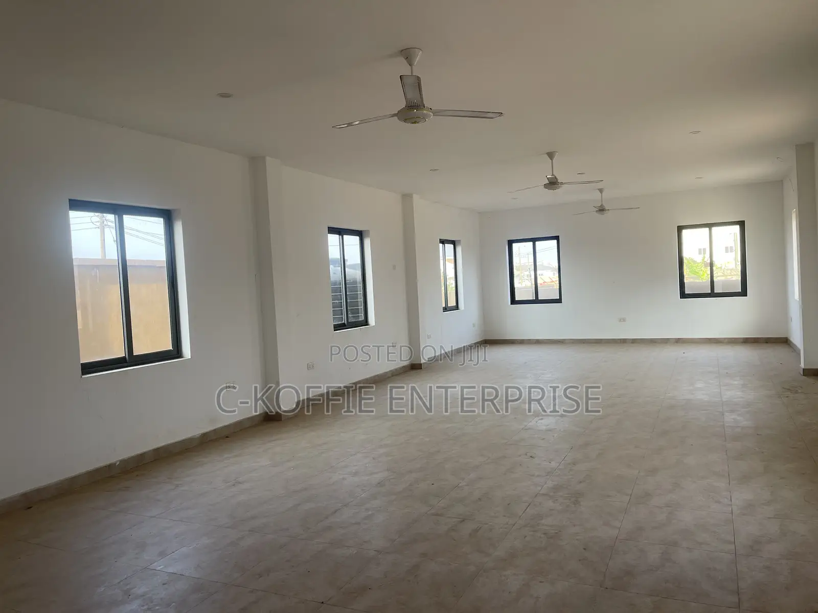 2490 SQM + Offices and Apartments at Spintex for Rent