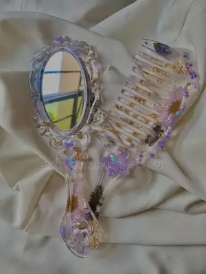 Resin Hair Comp