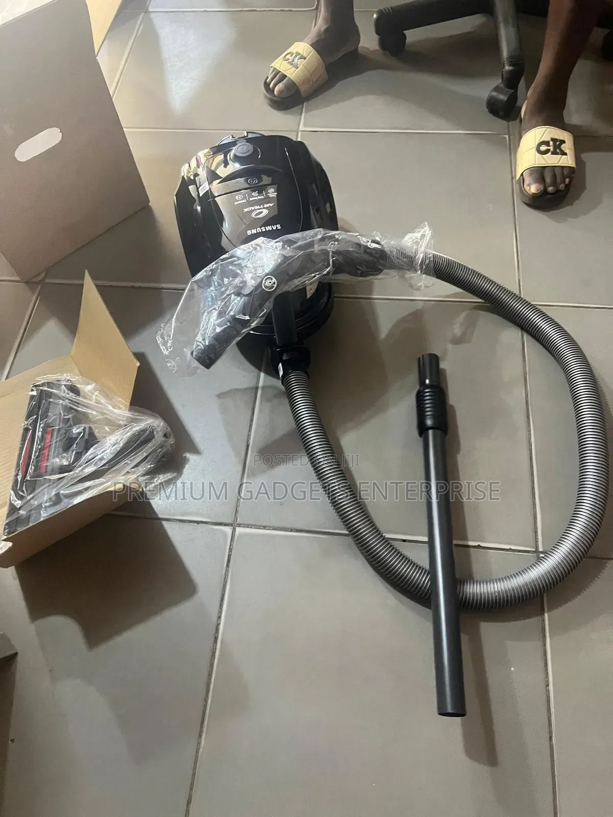 Samsung 2000w Black Bagless Vaccum Cleaner Vcc4570s4k
