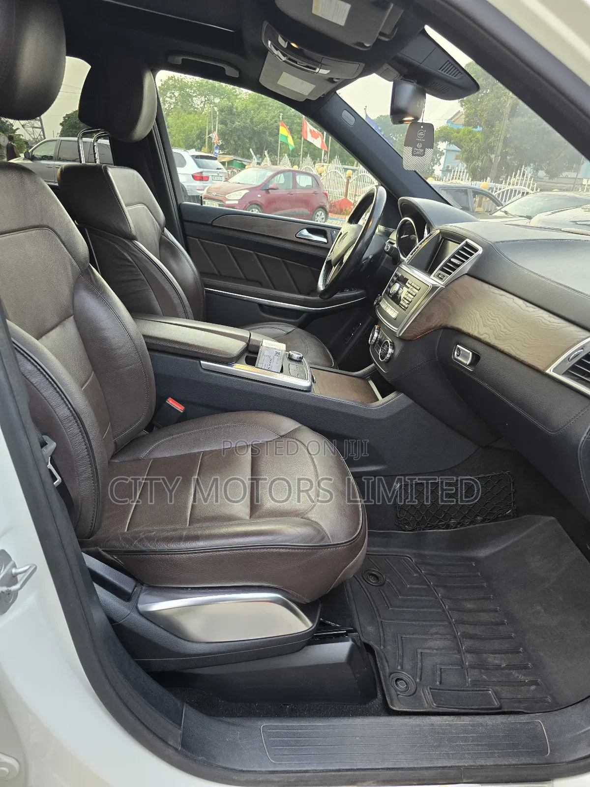 Mercedes-Benz GL-Class GL 550 2013 White