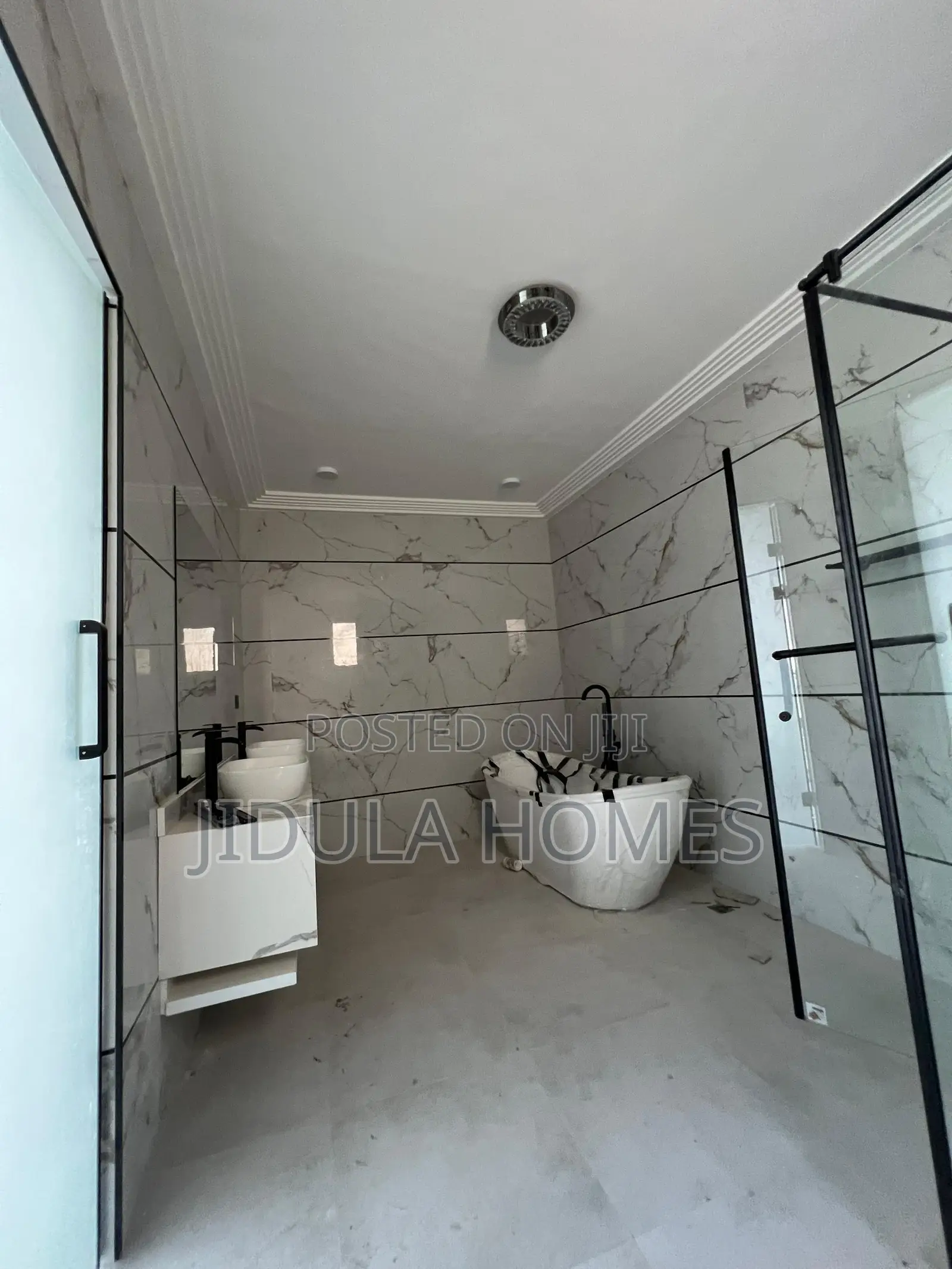 5bdrm Mansion in East Legon for sale