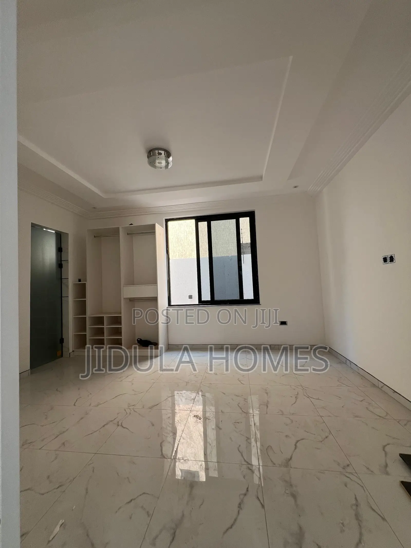 5bdrm Mansion in East Legon for sale