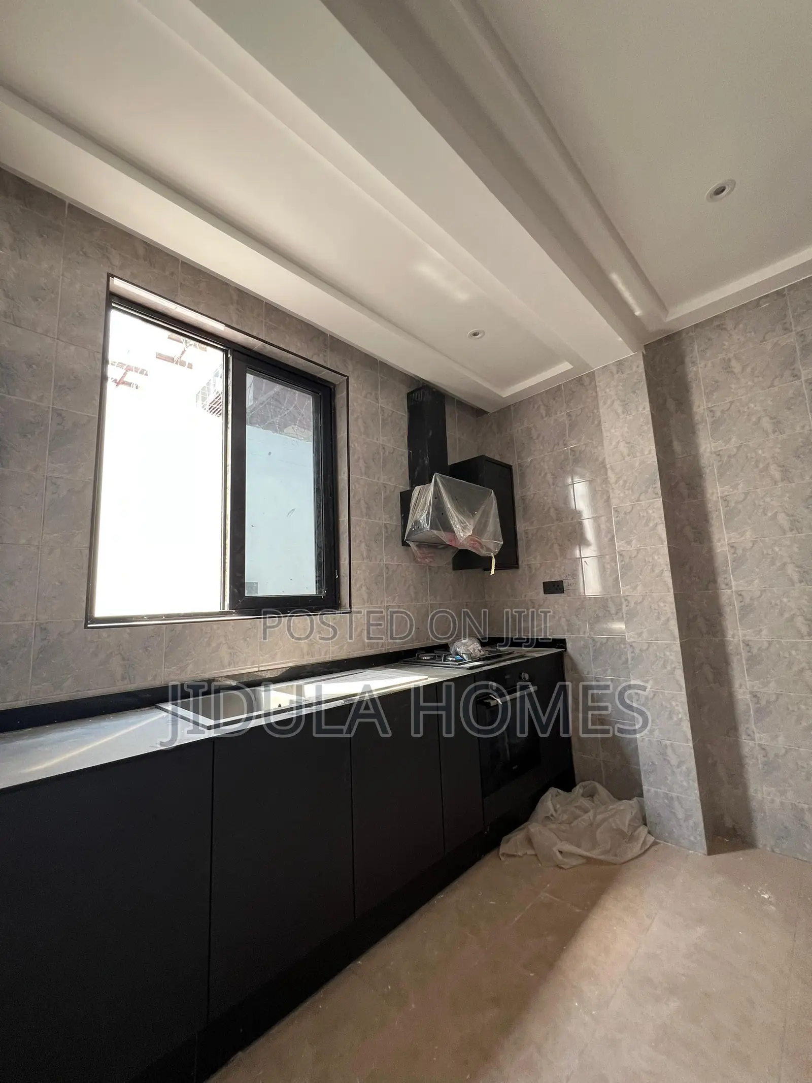 5bdrm Mansion in East Legon for sale