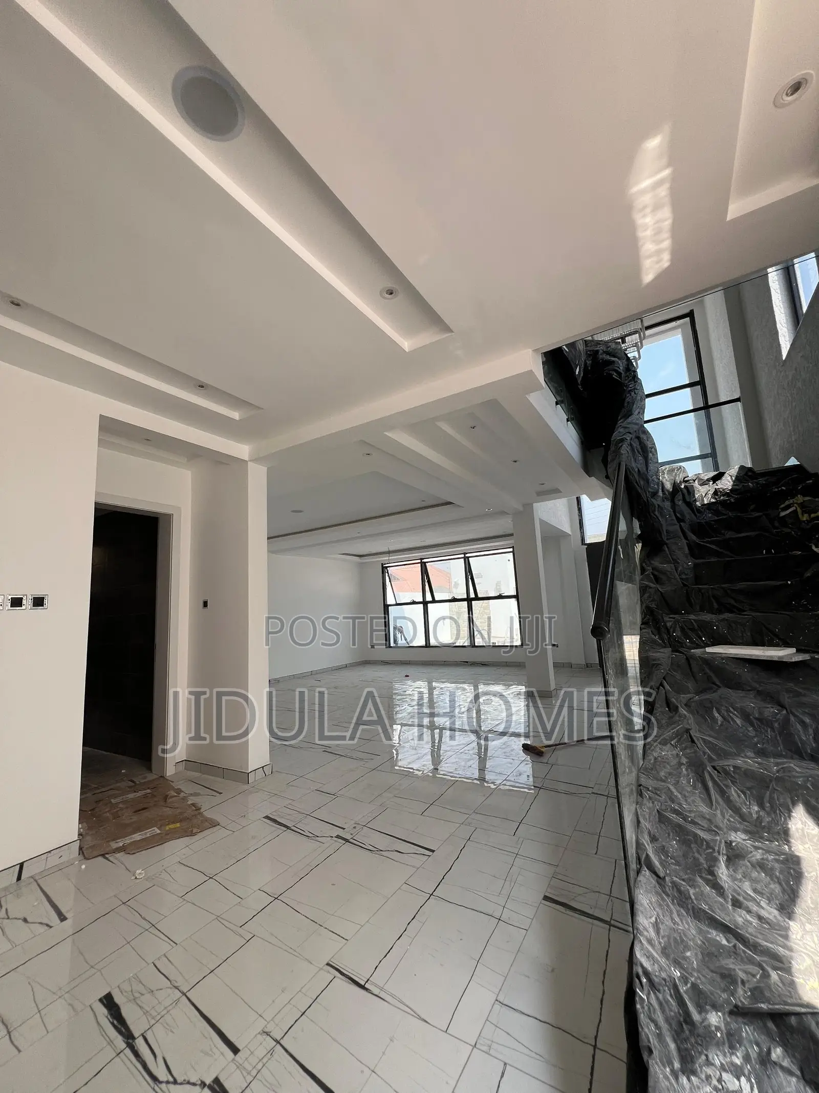 5bdrm Mansion in East Legon for sale