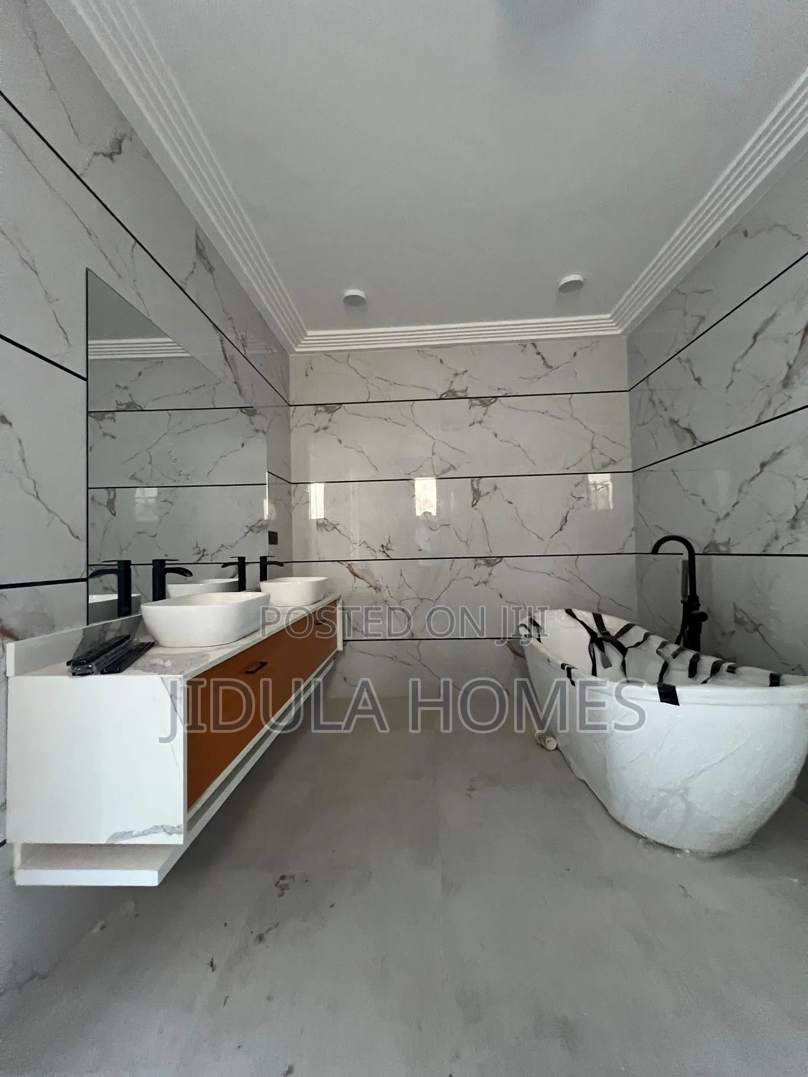 5bdrm Mansion in East Legon for sale