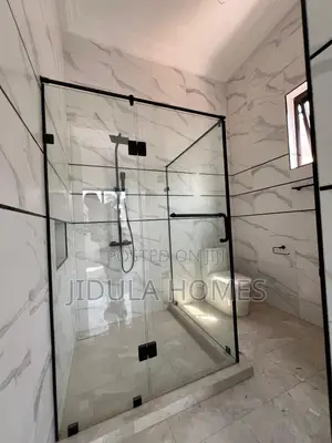 5bdrm Mansion in East Legon for sale