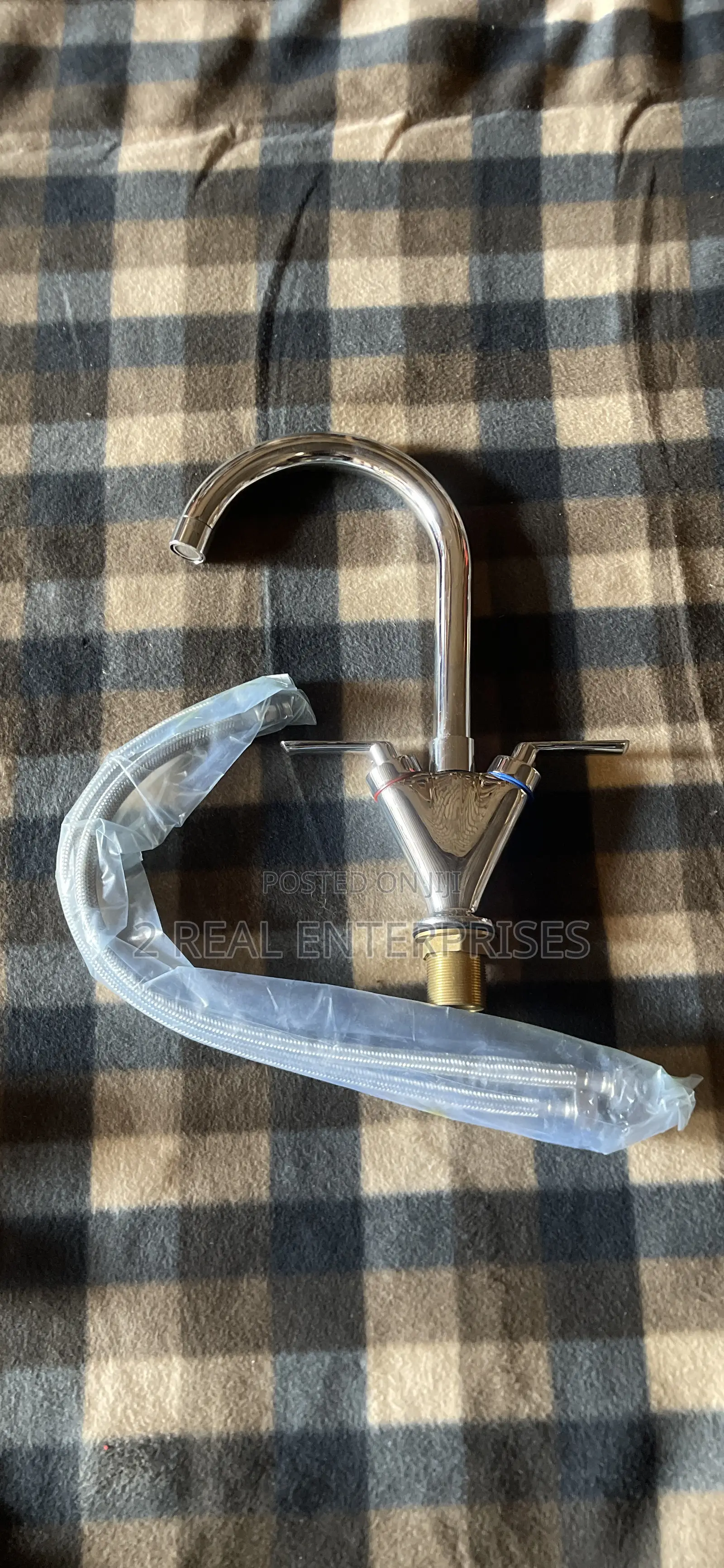 Kitchen Sink Mixer Tap Hot and Cold Faucet With Hose