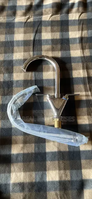 Kitchen Sink Mixer Tap Hot and Cold Faucet With Hose