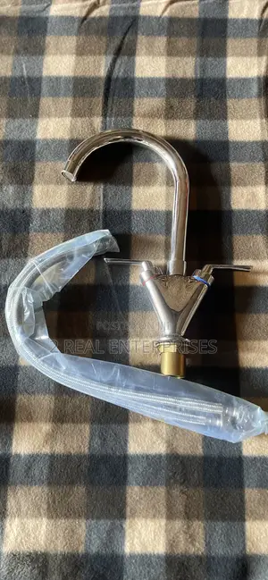 Kitchen Sink Mixer Tap Hot and Cold Faucet With Hose