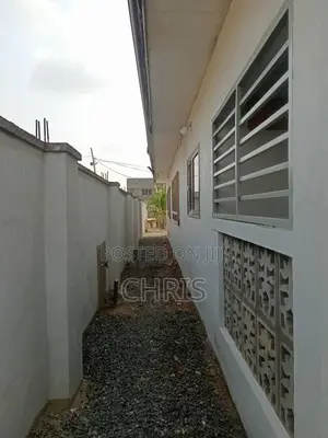 3bdrm House in Berverly Hills, Accra Metropolitan for sale