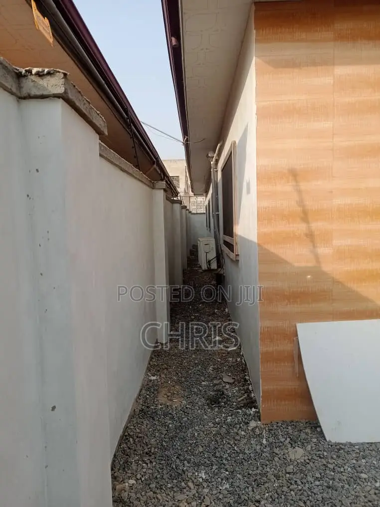 3bdrm House in Berverly Hills, Accra Metropolitan for sale