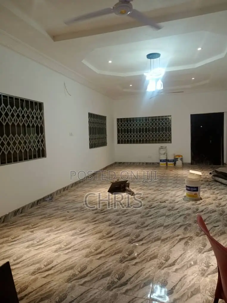 3bdrm House in Berverly Hills, Accra Metropolitan for sale