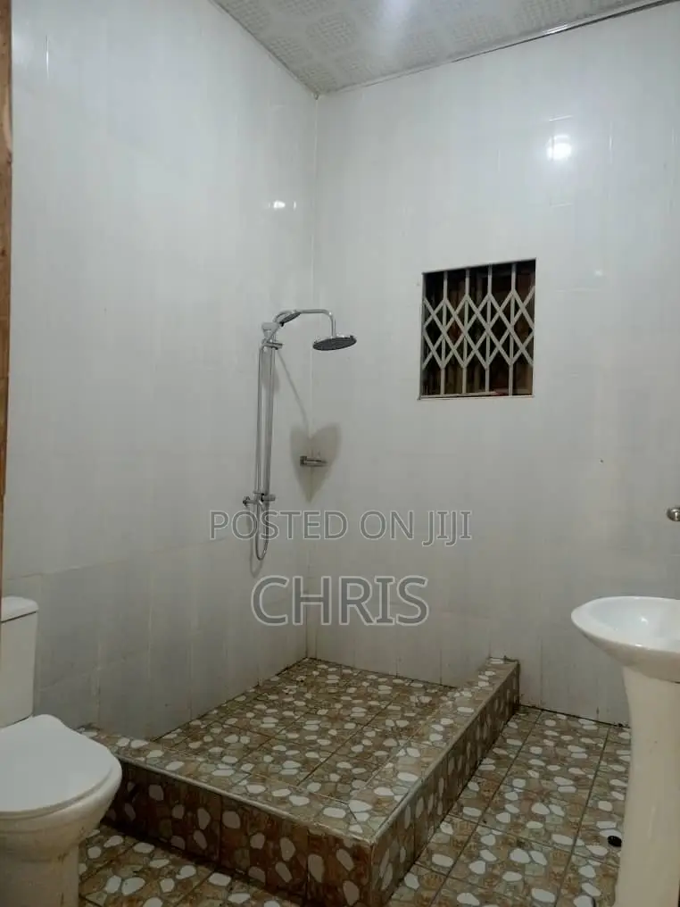 3bdrm House in Berverly Hills, Accra Metropolitan for sale