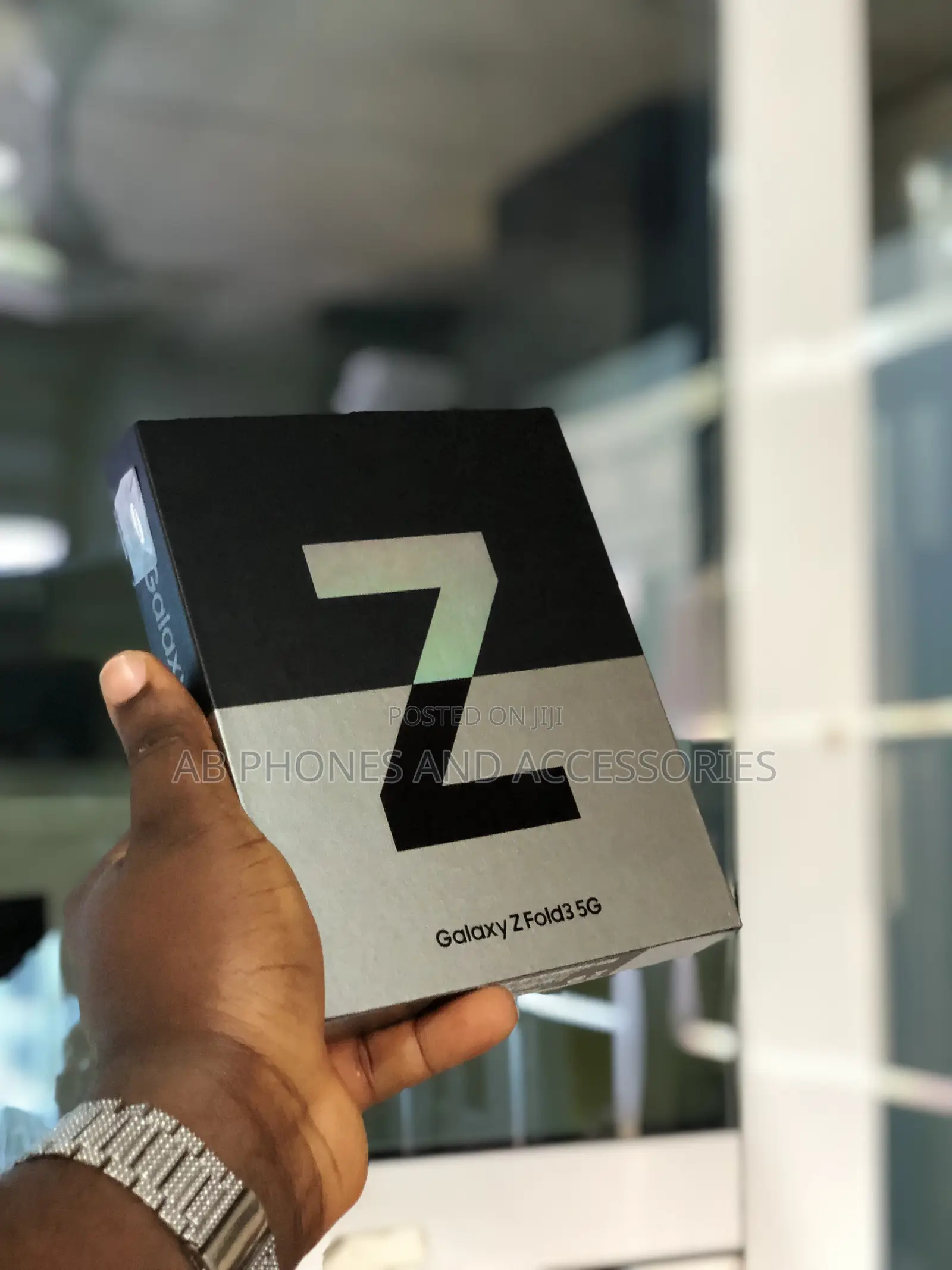New Samsung Galaxy Z Fold3 5G 256 GB Gold