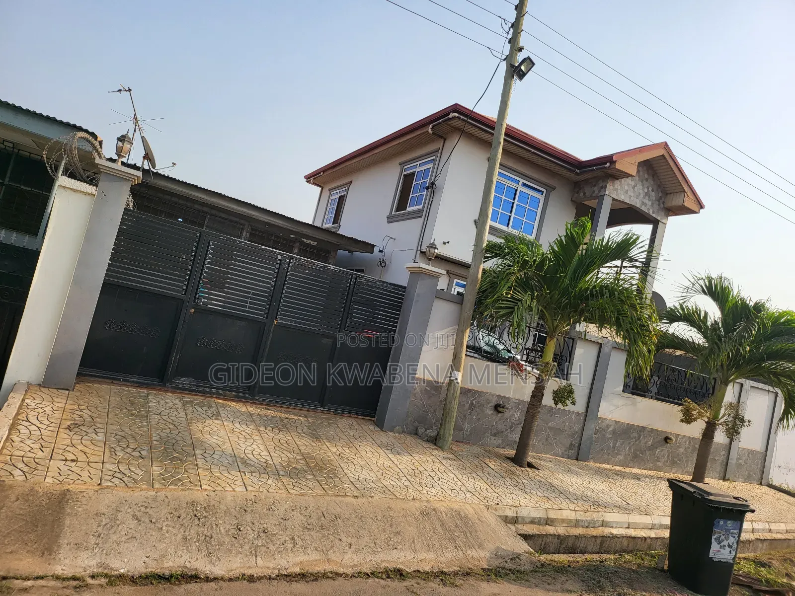 Furnished 4bdrm House in Sakumono Estate, Tema Metropolitan for sale