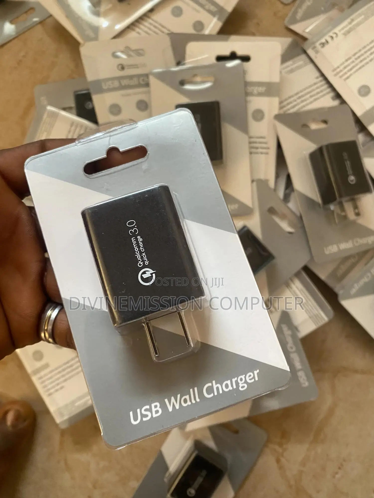 Qualcomm,Quick Charger 3.0, 3v,6v,9v,12v.18w. Fast Charger