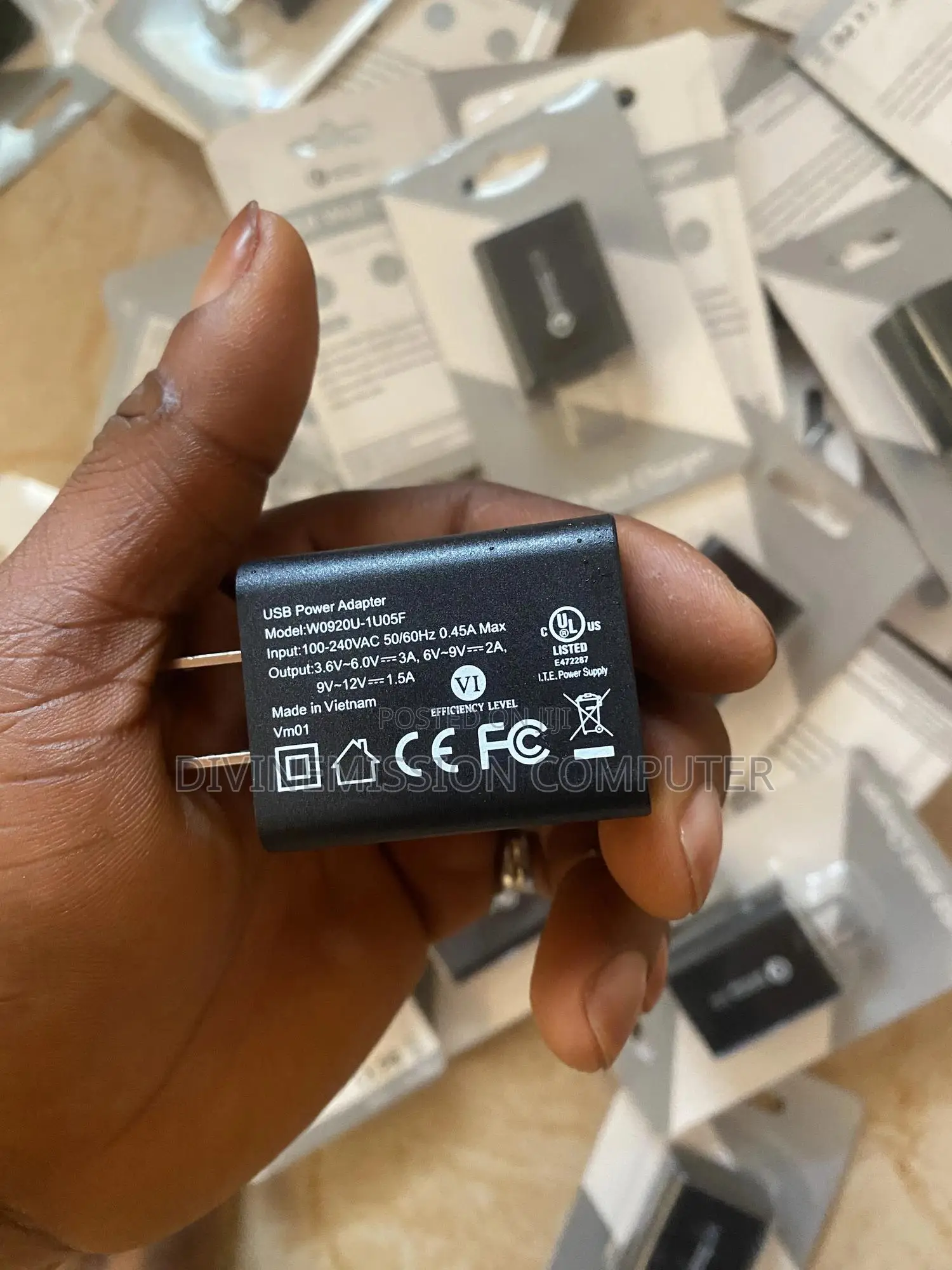Qualcomm,Quick Charger 3.0, 3v,6v,9v,12v.18w. Fast Charger