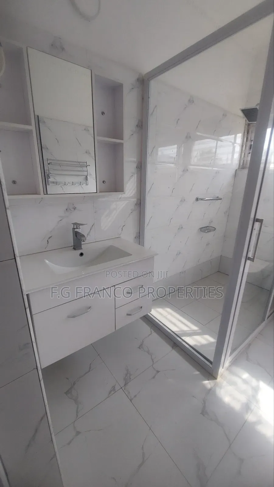 5bdrm House in Kg. Franco, Spintex for rent