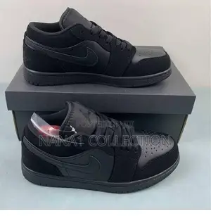 Air Jordan 1 Low Triple Black