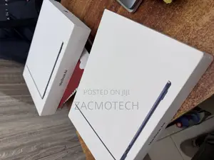 New Laptop Apple MacBook Air 2024 M3 13-Inch 16GB Apple M3 SSD 256GB