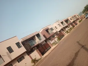 4bdrm House in $650 Executive, Oyarifa for rent