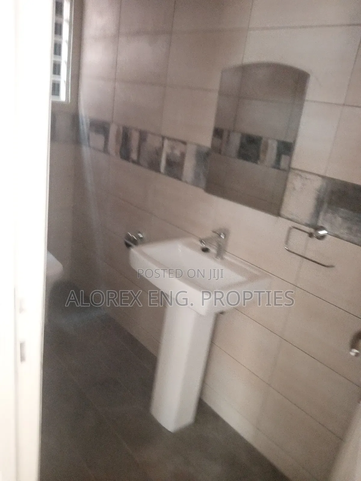 4bdrm House in $650 Executive, Oyarifa for rent