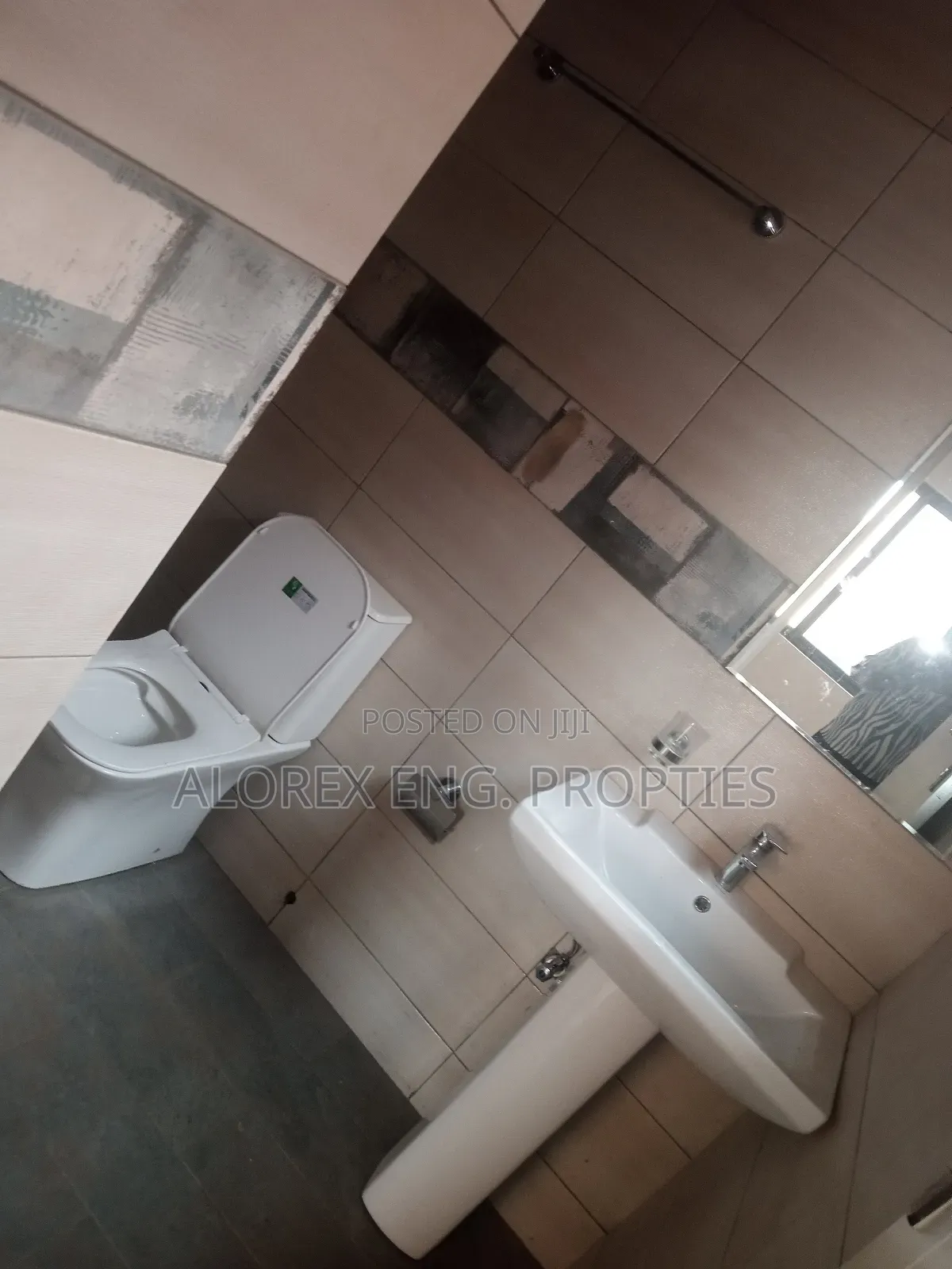 4bdrm House in $650 Executive, Oyarifa for rent