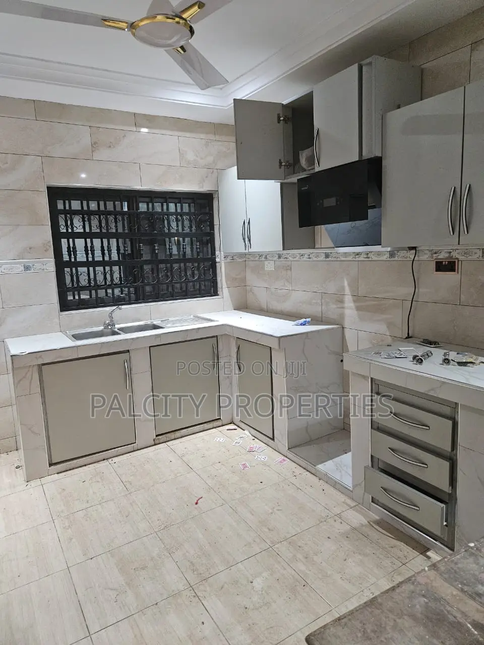 5bdrm House in Santasi Kotwi, Kumasi Metropolitan for sale