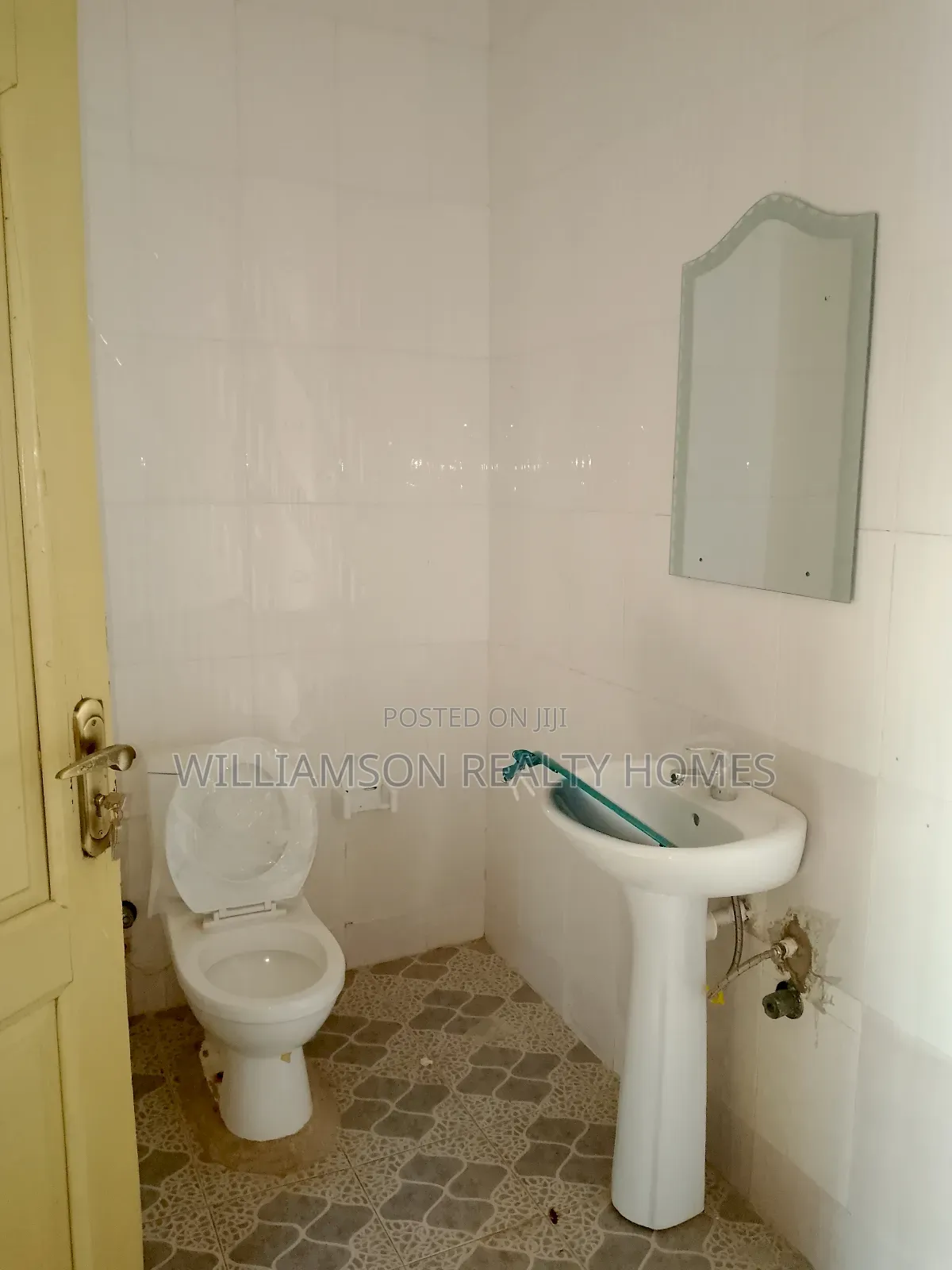 3bdrm House in Community 18 Area, Spintex for rent