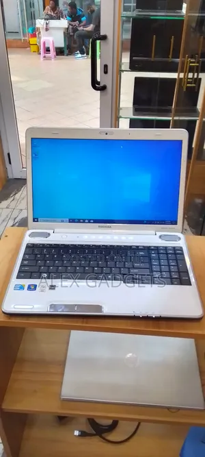 Laptop Toshiba Satellite A500 4GB Intel Core I5 HDD 750GB