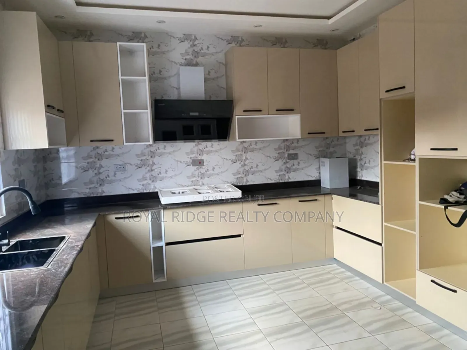 4bdrm Duplex in Achimota, Accra Metropolitan for sale