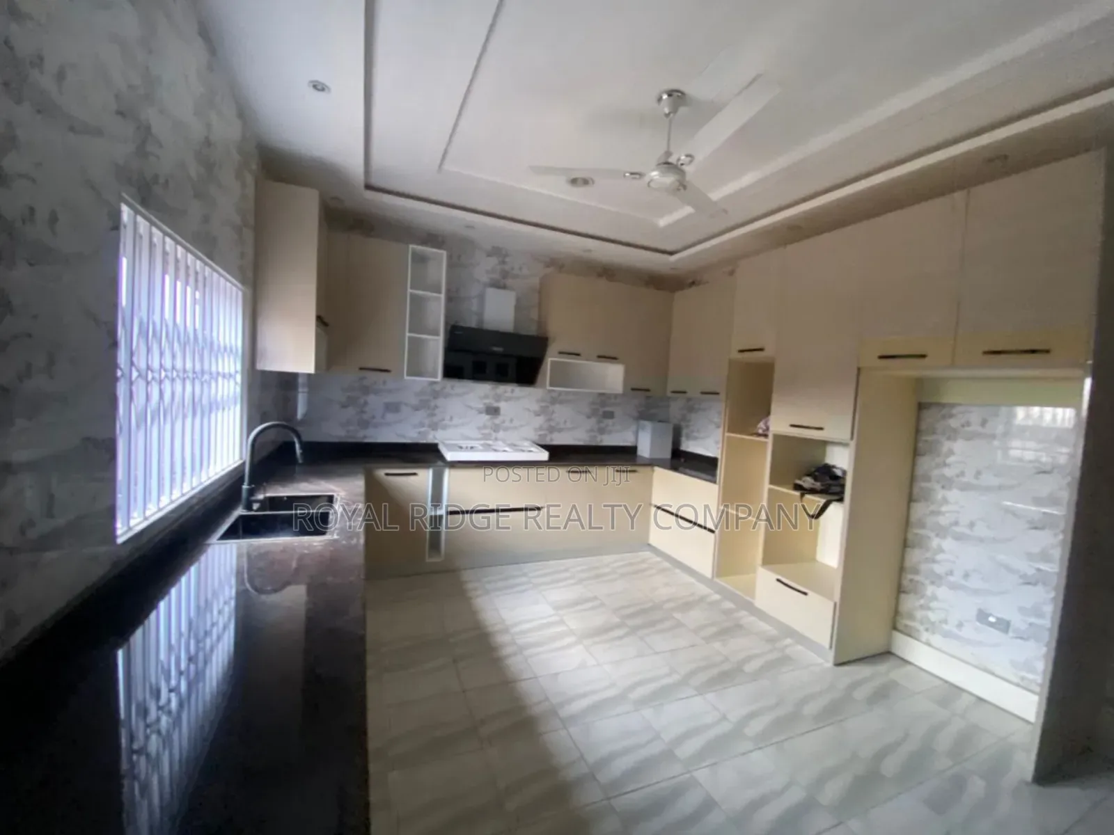 4bdrm Duplex in Achimota, Accra Metropolitan for sale