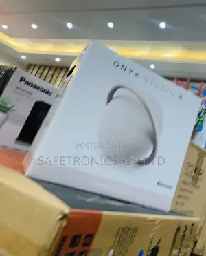 Get Harman Kardon Bluetooth Bassboost Onyx Studio 8
