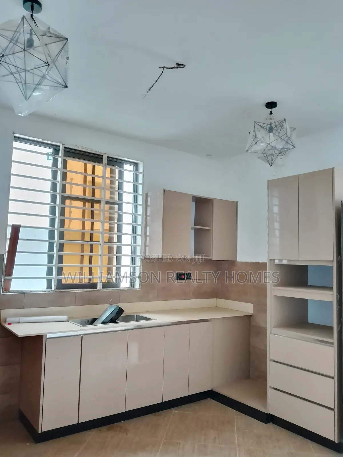 3bdrm House in Community 18 Area, Spintex for rent
