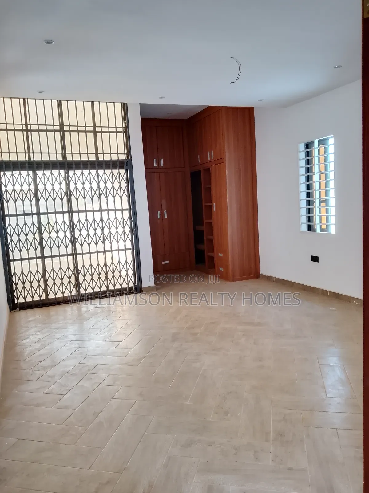 3bdrm House in Community 18 Area, Spintex for rent