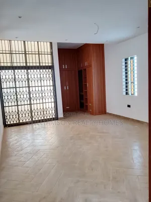 3bdrm House in Community 18 Area, Spintex for rent