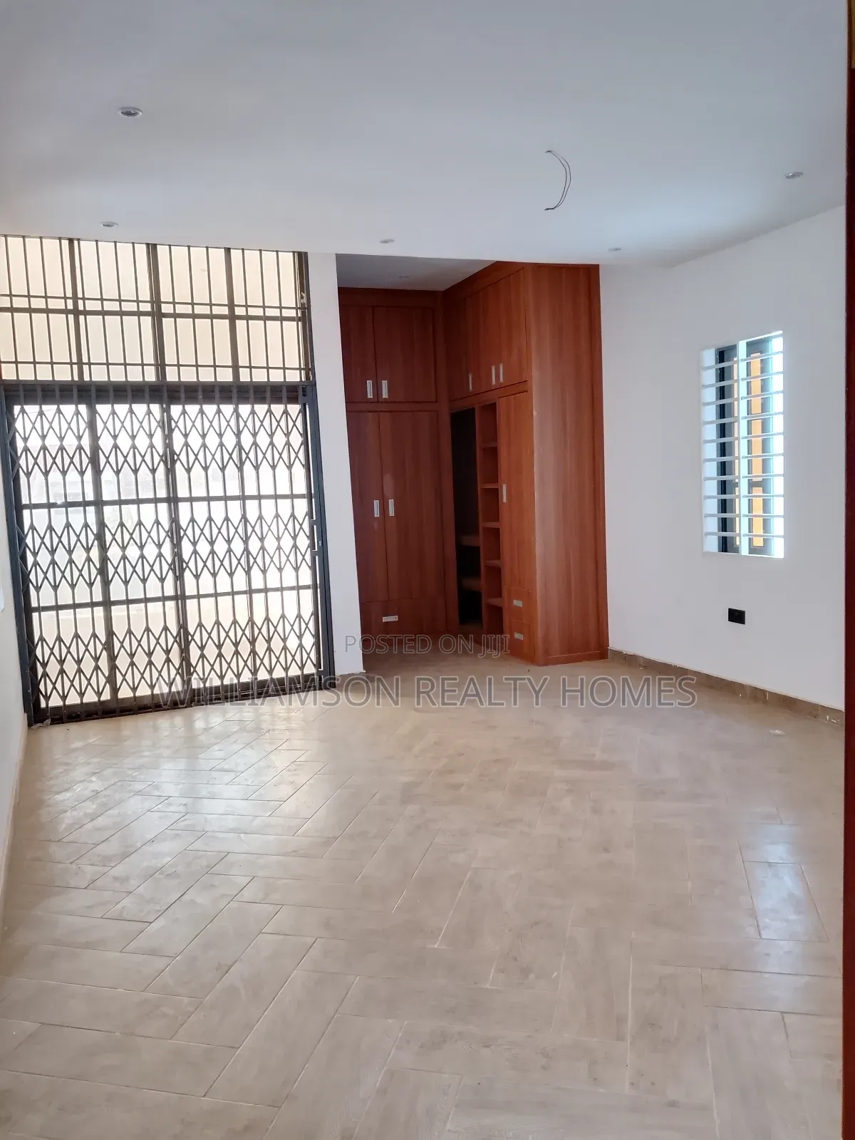 3bdrm House in Community 18 Area, Spintex for rent
